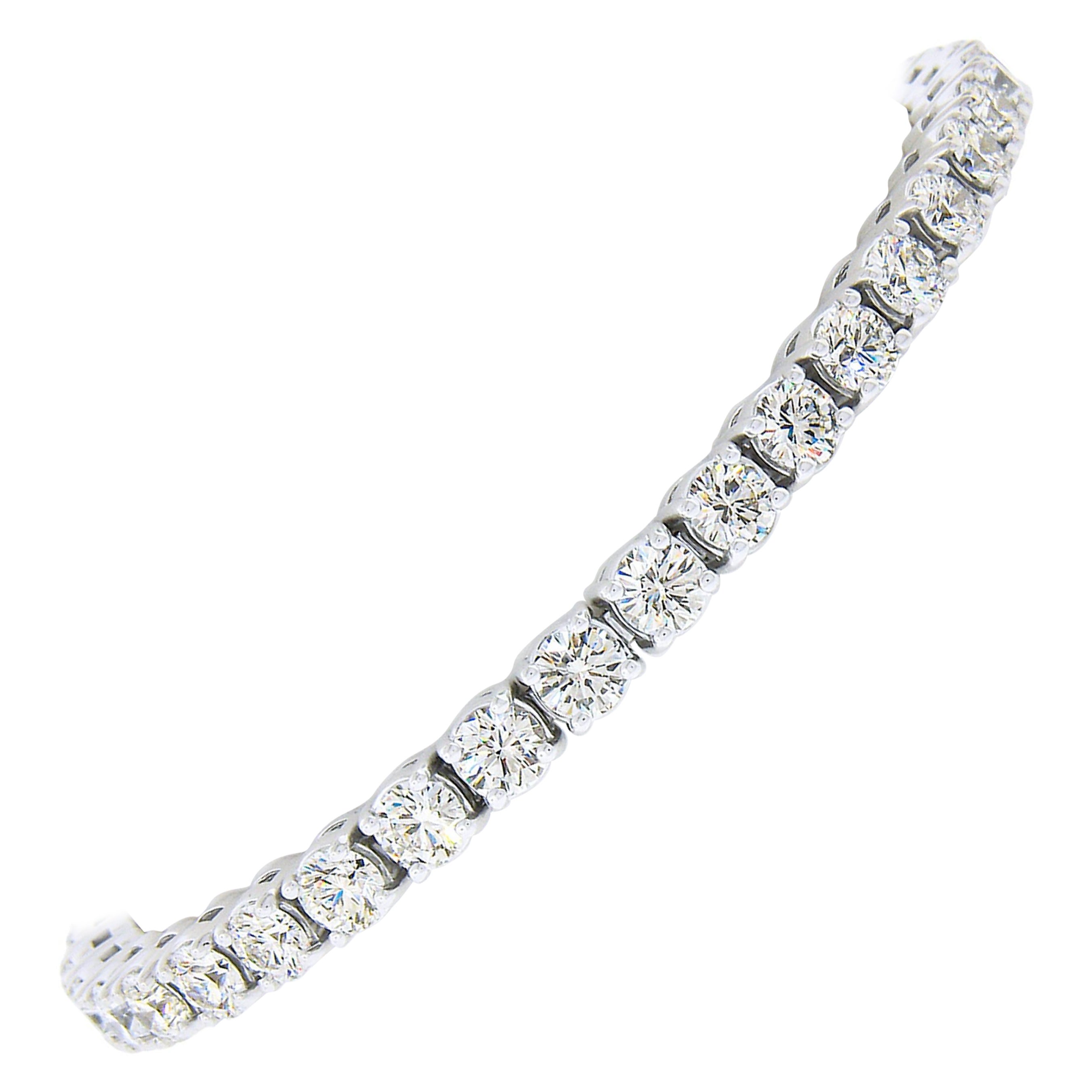 Platinum 10.71ctw 39 Round Large VVS E Diamond Line Tennis Statement Bracelet For Sale