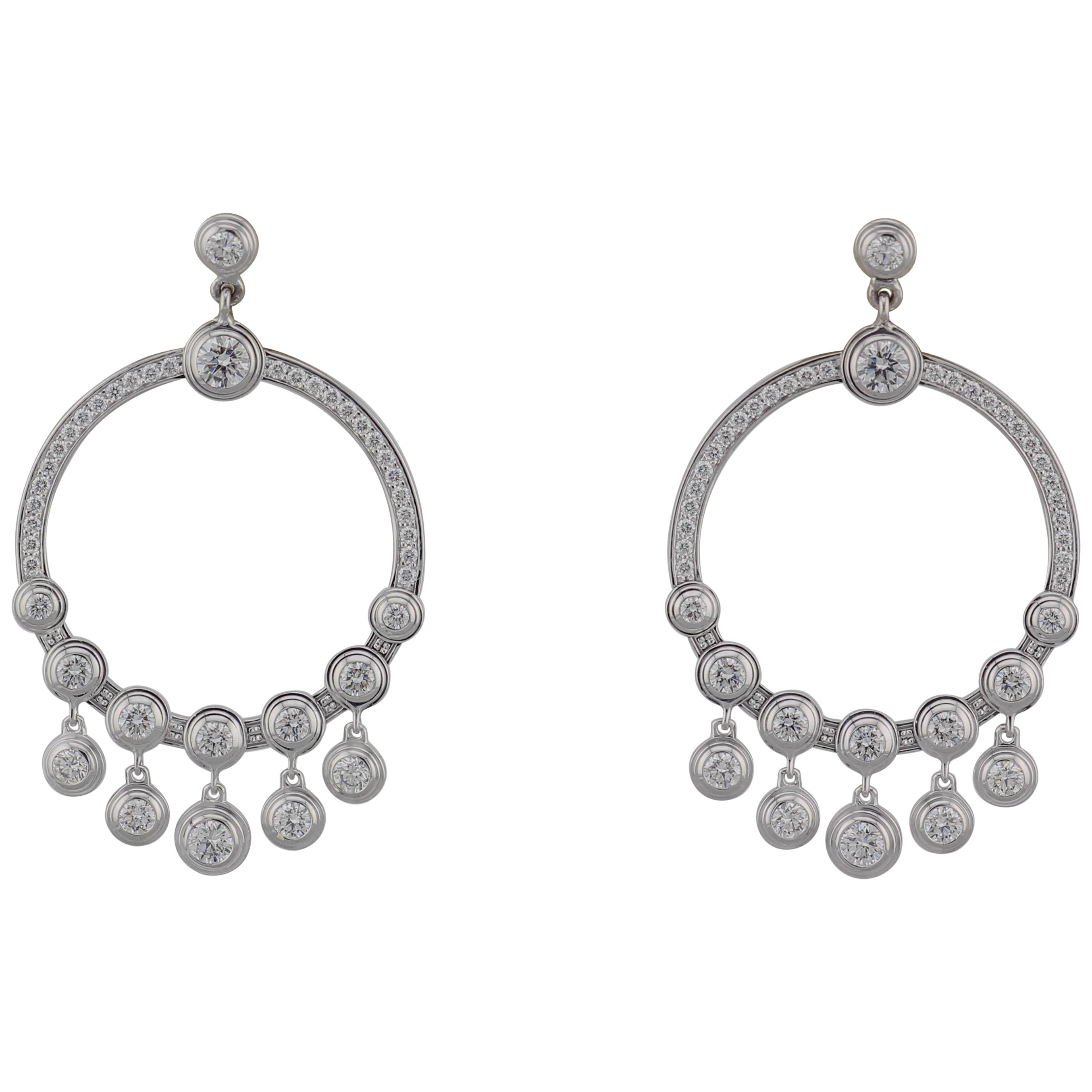 Cartier Diamants Legers  Boucles d'oreilles chandelier en or blanc 18k avec diamants en vente