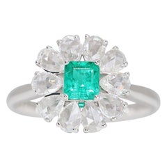 Antique Magnificent 18K White Gold Emerald Flower Ring