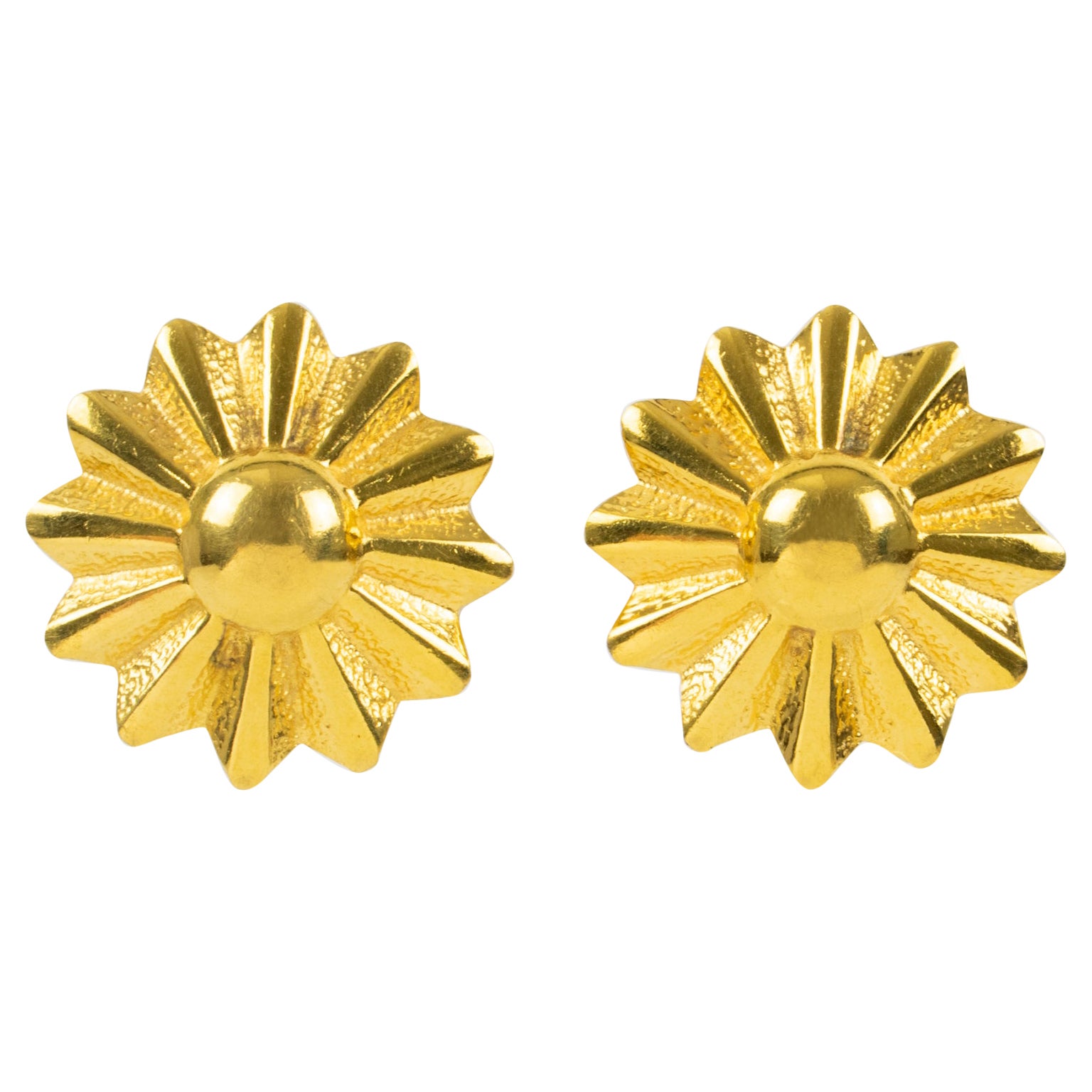 Carven Paris Vergoldete Metall-Clip-Ohrringe Geschnitzte Sonne im Angebot