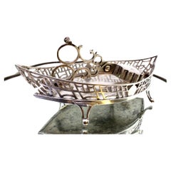 Silver morrões tray 
scissors shaped as a nave on 4 round feet