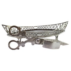 Silver morrões tray 
scissors shaped as a nave on 4 openwork feet