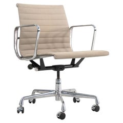 2000 Herman Miller Eames Aluminum Group Management Desk Chair in Beige Fabric