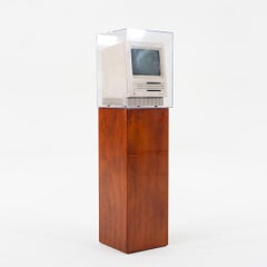 1989 Apple Macintosh SE FD-HD Computer on Walnut Pedestal