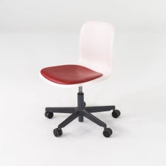 Chaise de bureau « SixE » de Pearson Lloyd pour Howe, 2019, avec coussin rouge