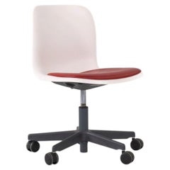 Chaise de bureau « SixE » de Pearson Lloyd pour Howe, 2019, avec coussin rouge