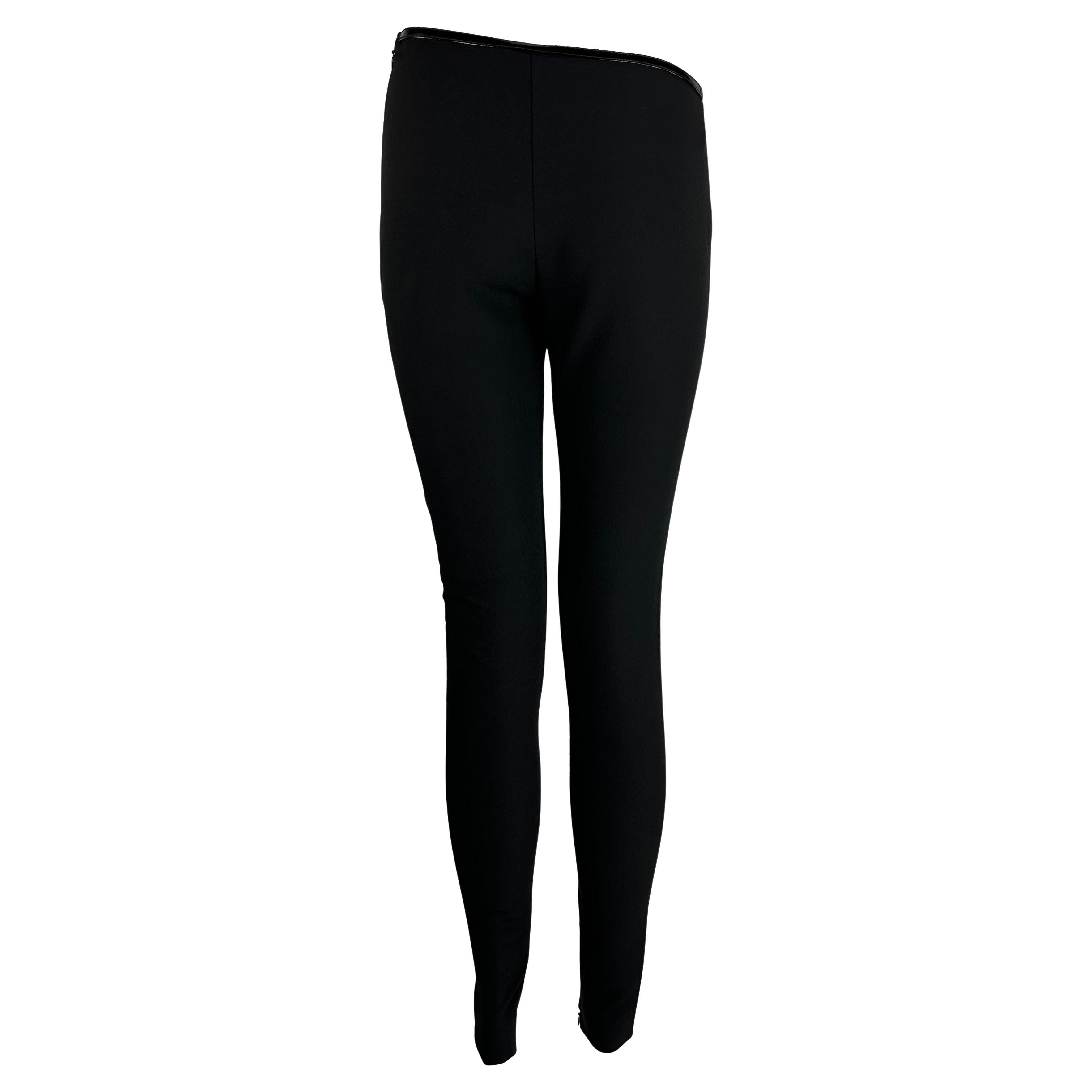 F/W 1997 Gucci by Tom Ford Runway Pantalón elástico negro con hebilla cuadrada "G" y charol