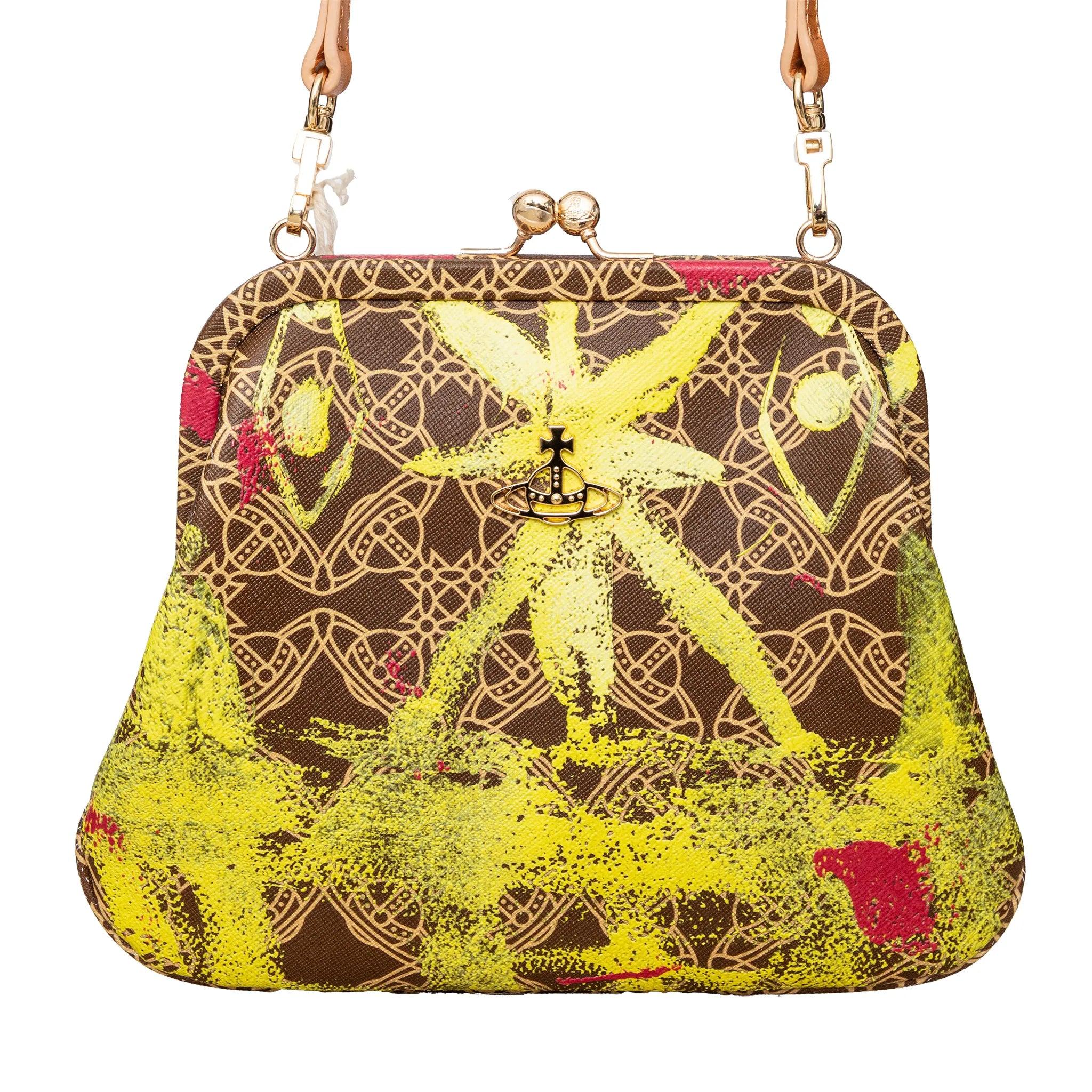Pochette Orborama di Vivienne in pelle saffiano jacquard con dettaglio spray giallo, placca a forma di sfera in oro, chiusura a scatto, tracolla rimovibile.  
 Misure: Altezza:17.5;Larghezza:22;Profondità:4;Altezza spalla:25  
 Materiale: Pelle