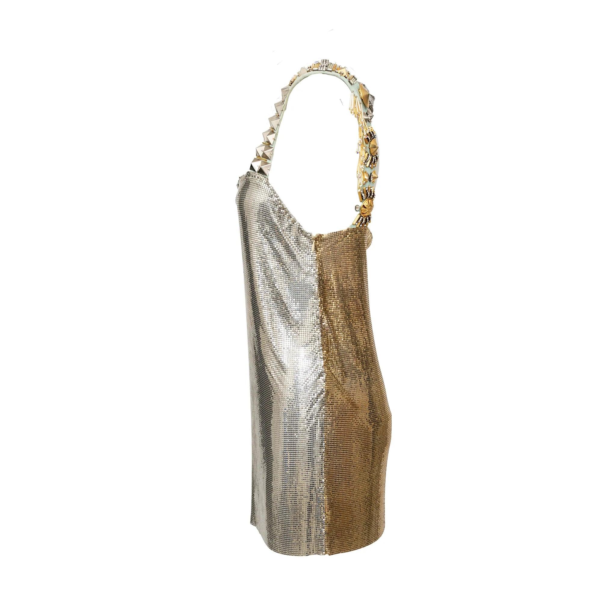 Fausto Puglisi Metallic-Kleid mit silbernen und goldenen Metallperlen-Verzierungen. Nieten- und Perlendetails an den Ärmeln sorgen für einen skulpturalen Effekt.
 Bemerkung: Es sind keine Etiketten vorhanden. Es gibt einige Anzeichen von Verschleiß.