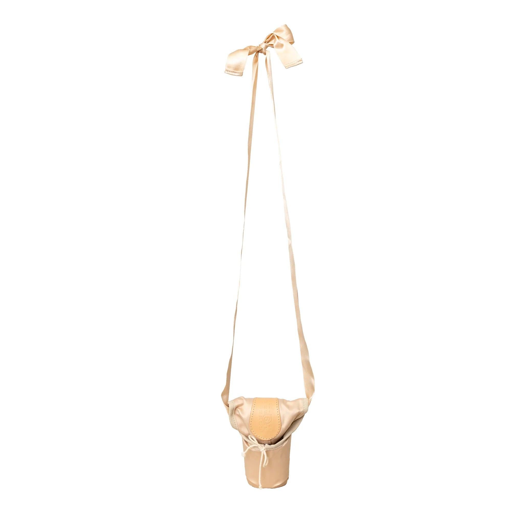 Beige MM6 Maison Margiela Mini sac à main avec chaussure de ballet - années 20 en vente