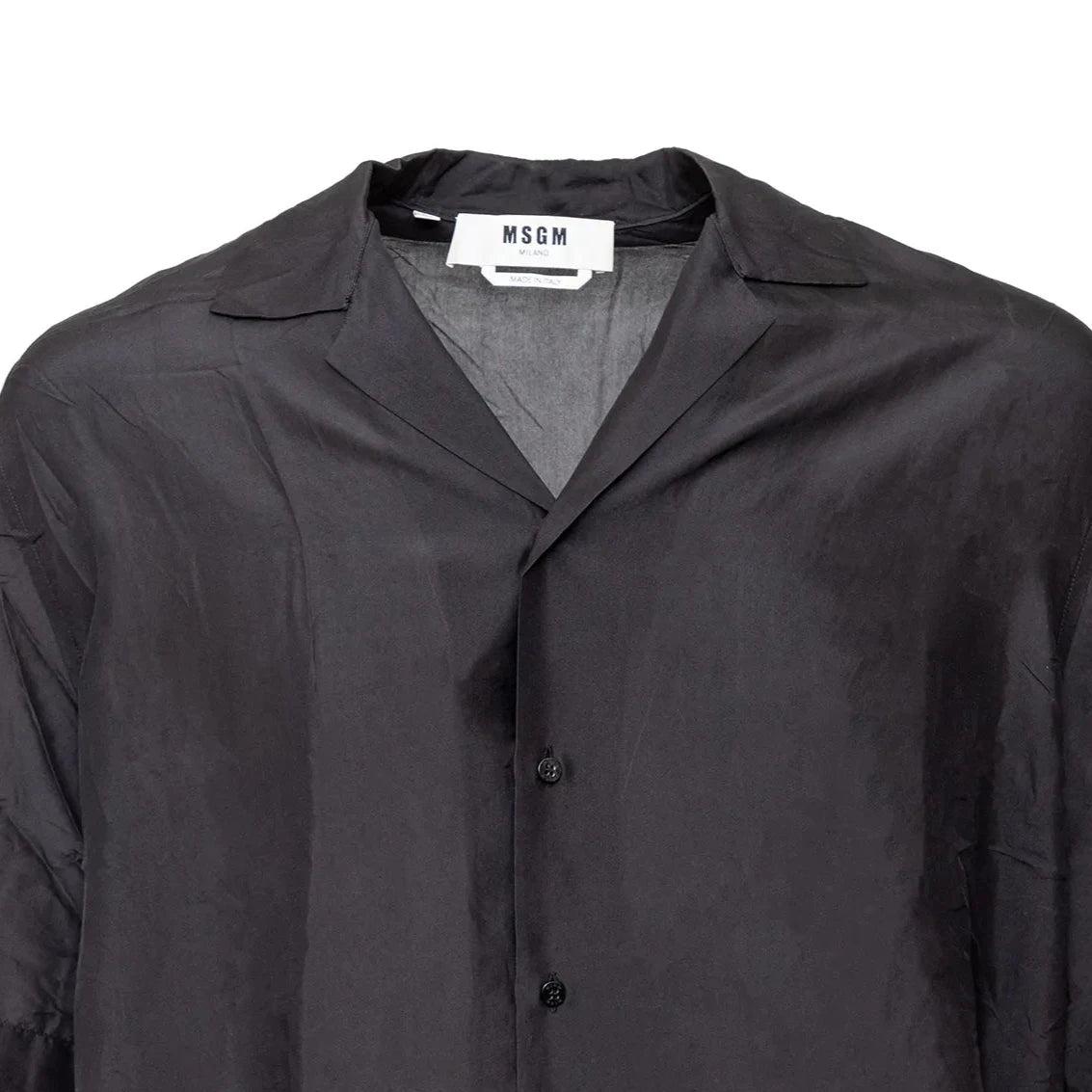 Camicia in seta nera semitrasparente di MSGM con vestibilità rilassata in stile bowling. Realizzato in seta e rifinito con un logo bianco.  
 Misure: Spalla:52;Manica:27;Busto:60;Lunghezza:72  
 Materiale: 100% seta