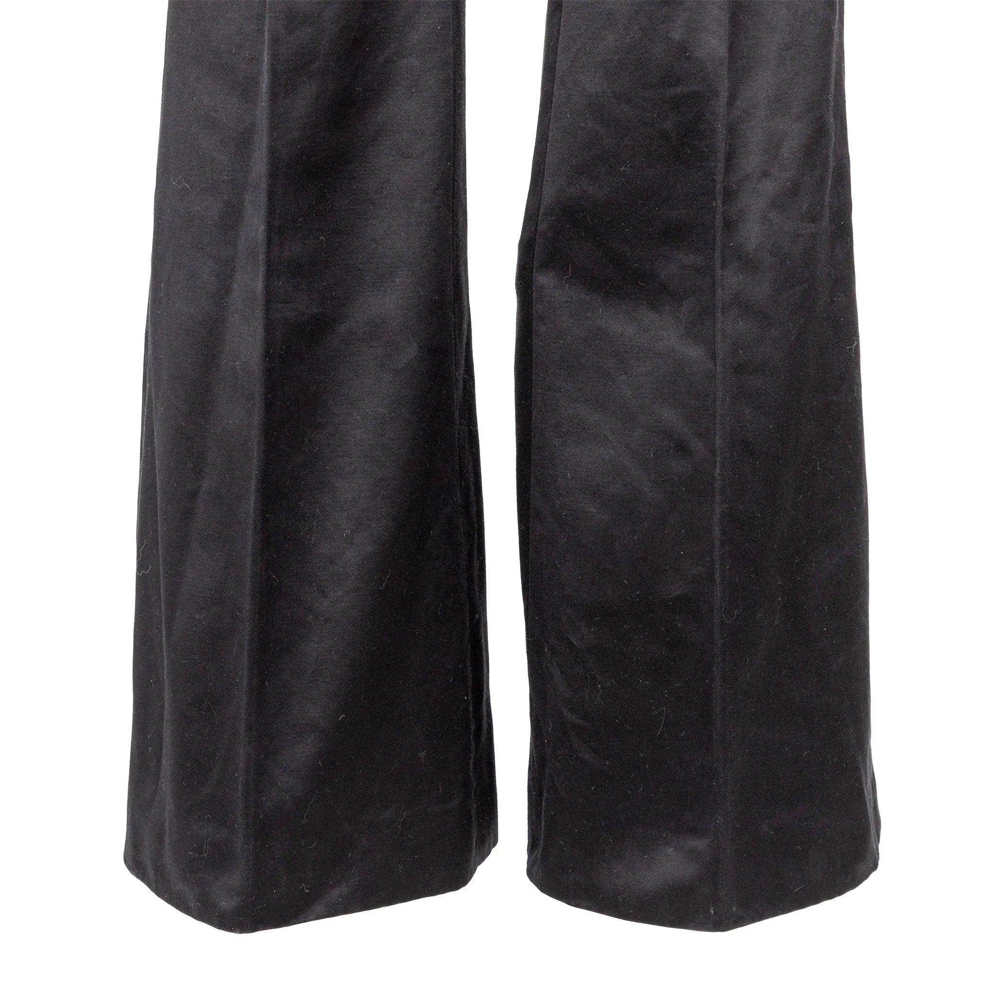Le pantalon Gucci en coton noir présente des jambes évasées et des passants de ceinture. Un modèle de base audacieux, d'inspiration rétro, avec une coupe moderne et confortable.  
 Mesures : Taille:37;Hanche:44;Taille:26;Longueur