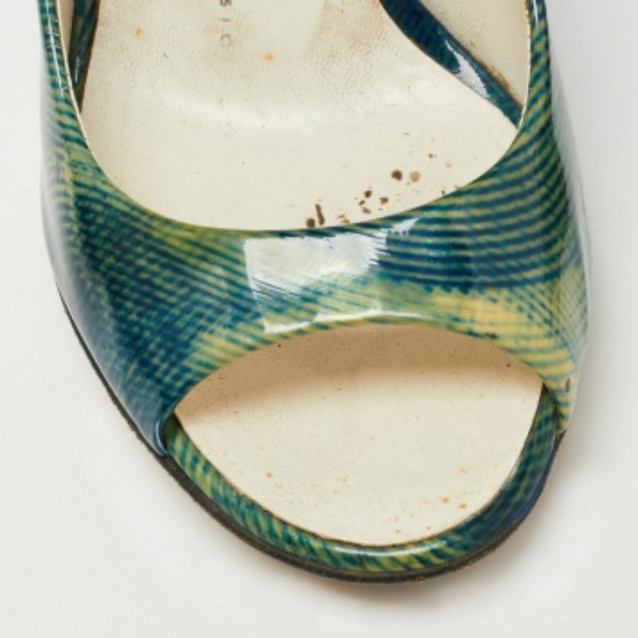 Vert Giuseppe Zanotti escarpins à bout ouvert en cuir verni imprimé vert, taille 36 en vente