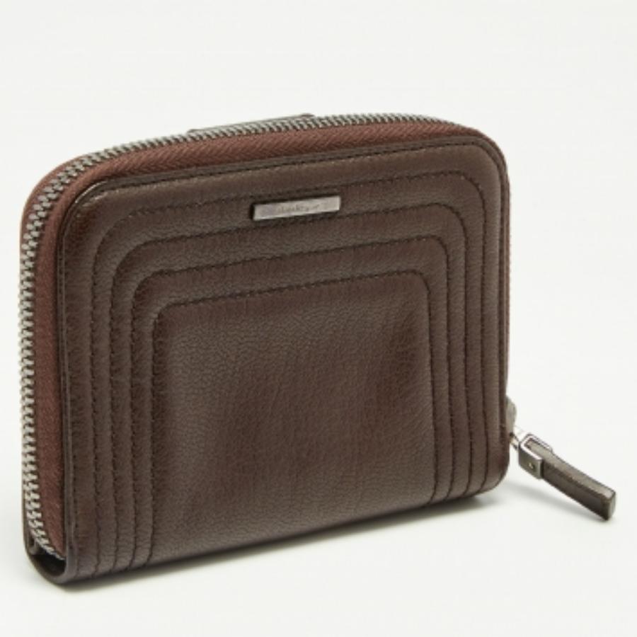 Nero Portafoglio compatto con zip in pelle marrone scuro di Salvatore Ferragamo in vendita