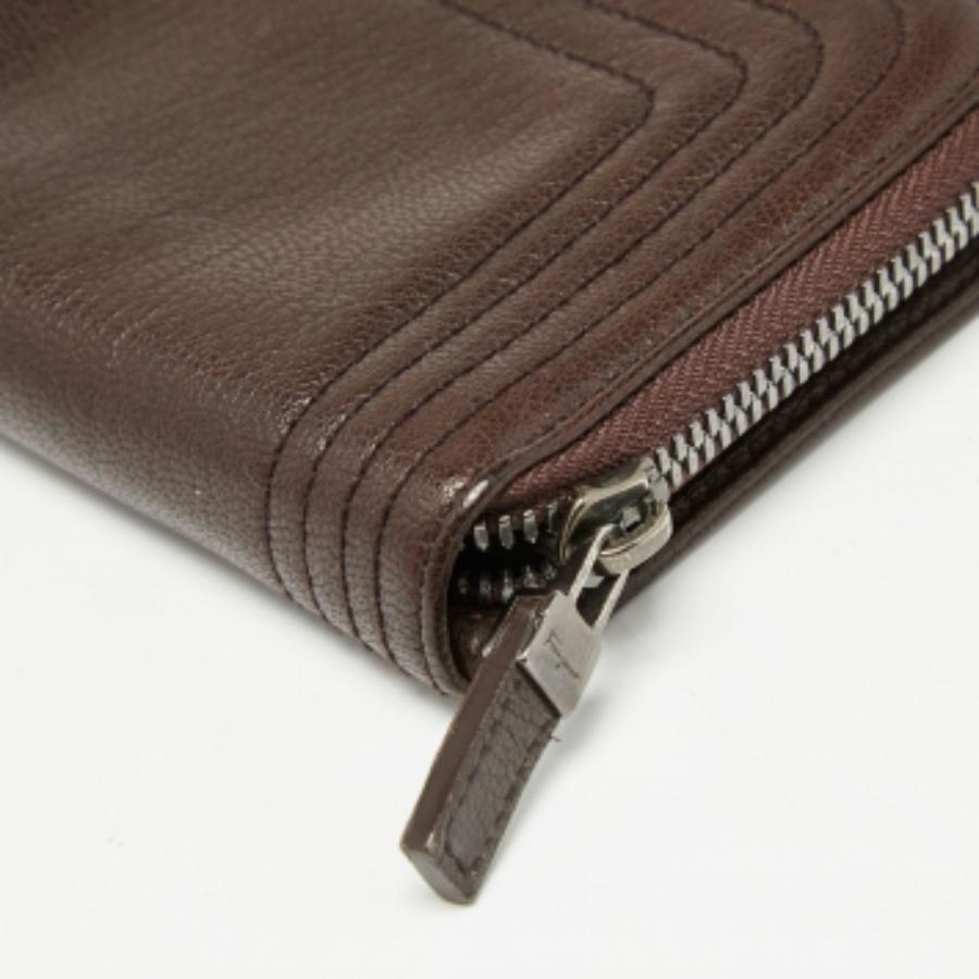 Portafoglio compatto con zip in pelle marrone scuro di Salvatore Ferragamo in vendita 2