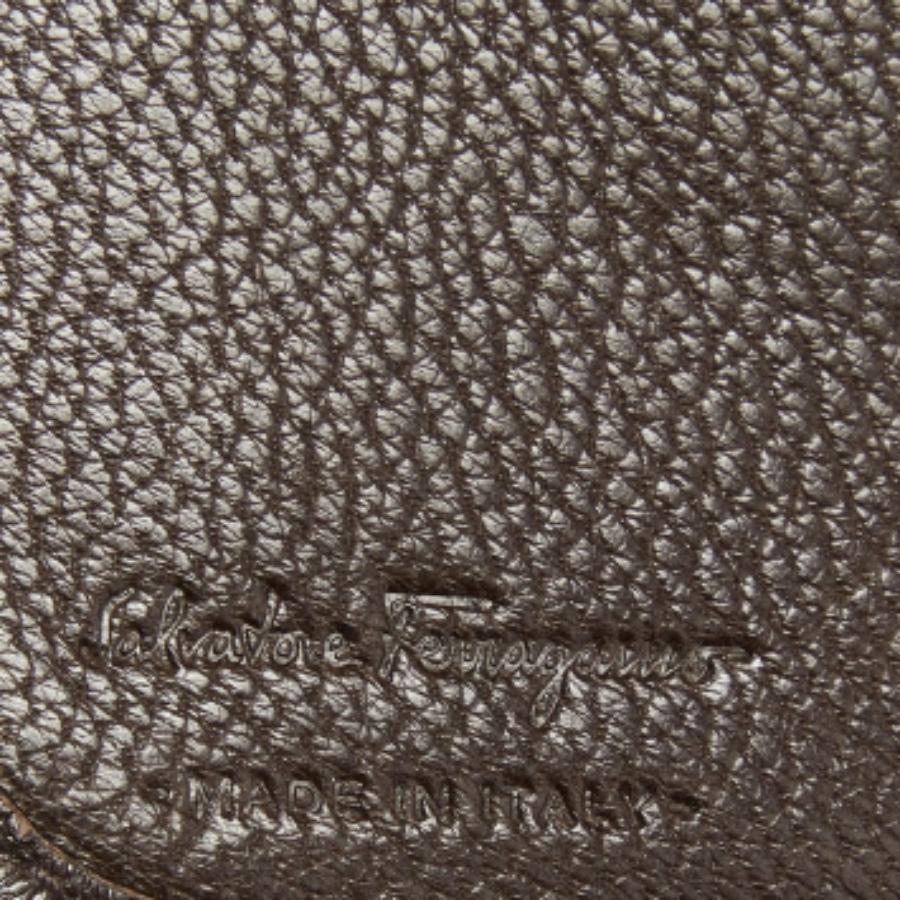 Portafoglio compatto con zip in pelle marrone scuro di Salvatore Ferragamo in vendita 5