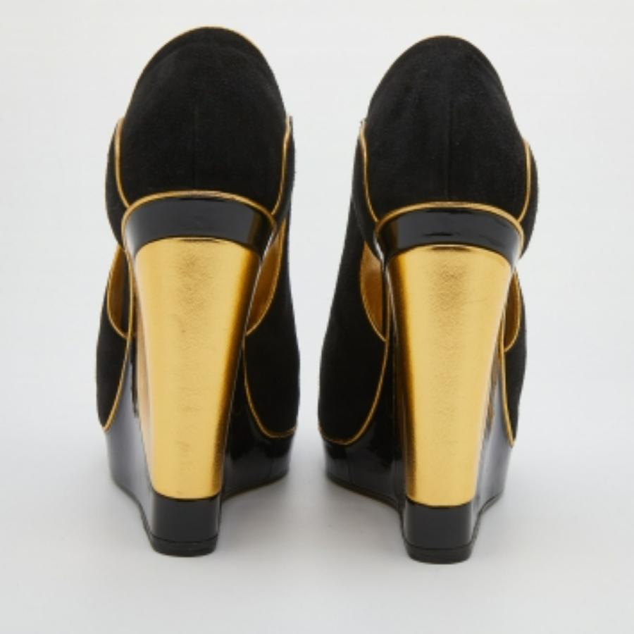 Yves Saint Laurent - Escarpins compensés en daim avec découpe et plateforme - Taille 36 en vente 2