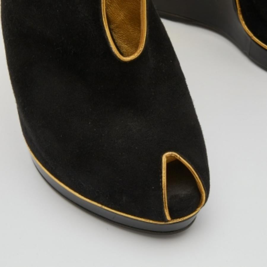 Yves Saint Laurent - Escarpins compensés en daim avec découpe et plateforme - Taille 36 Bon état - En vente à Dubai, Al Qouz 2