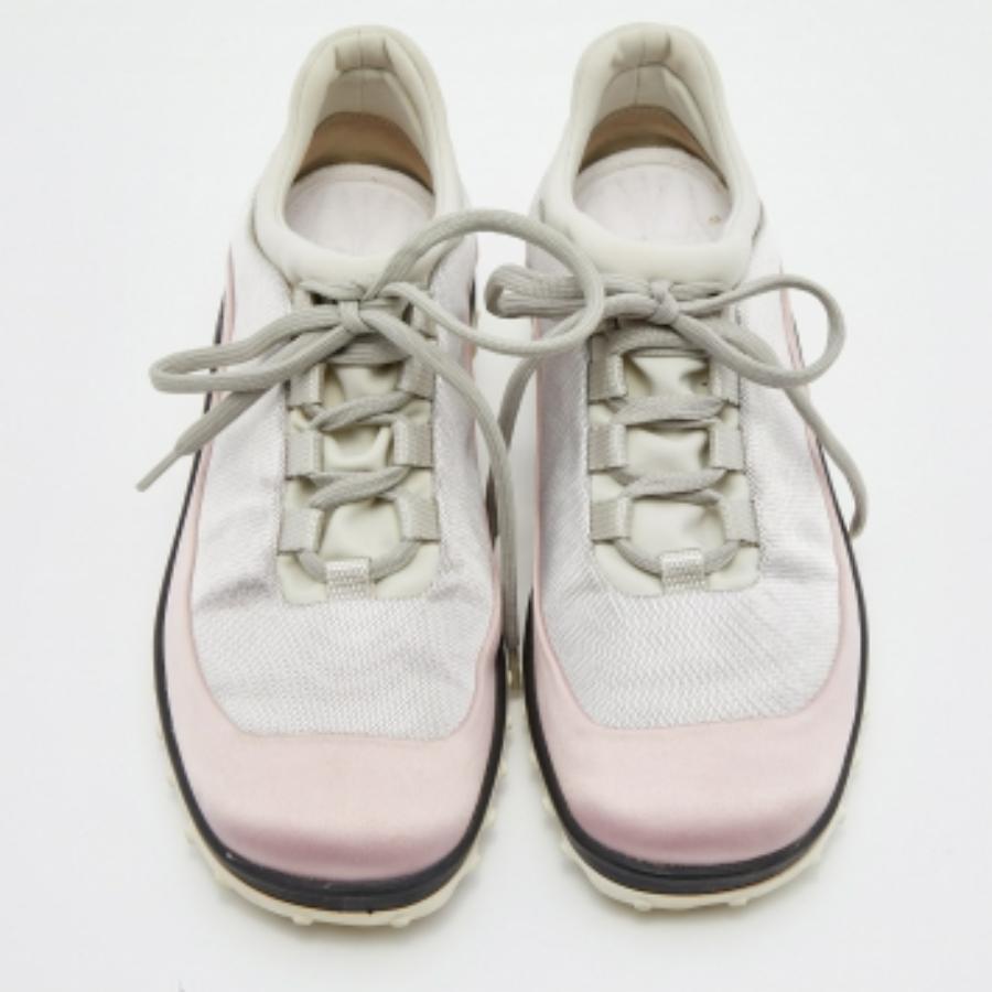 Miu Rosa/Grau Satin und Stoff Low Top Turnschuhe Größe 36 im Angebot 2