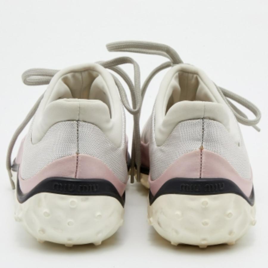 Miu Rosa/Grau Satin und Stoff Low Top Turnschuhe Größe 36 im Angebot 3