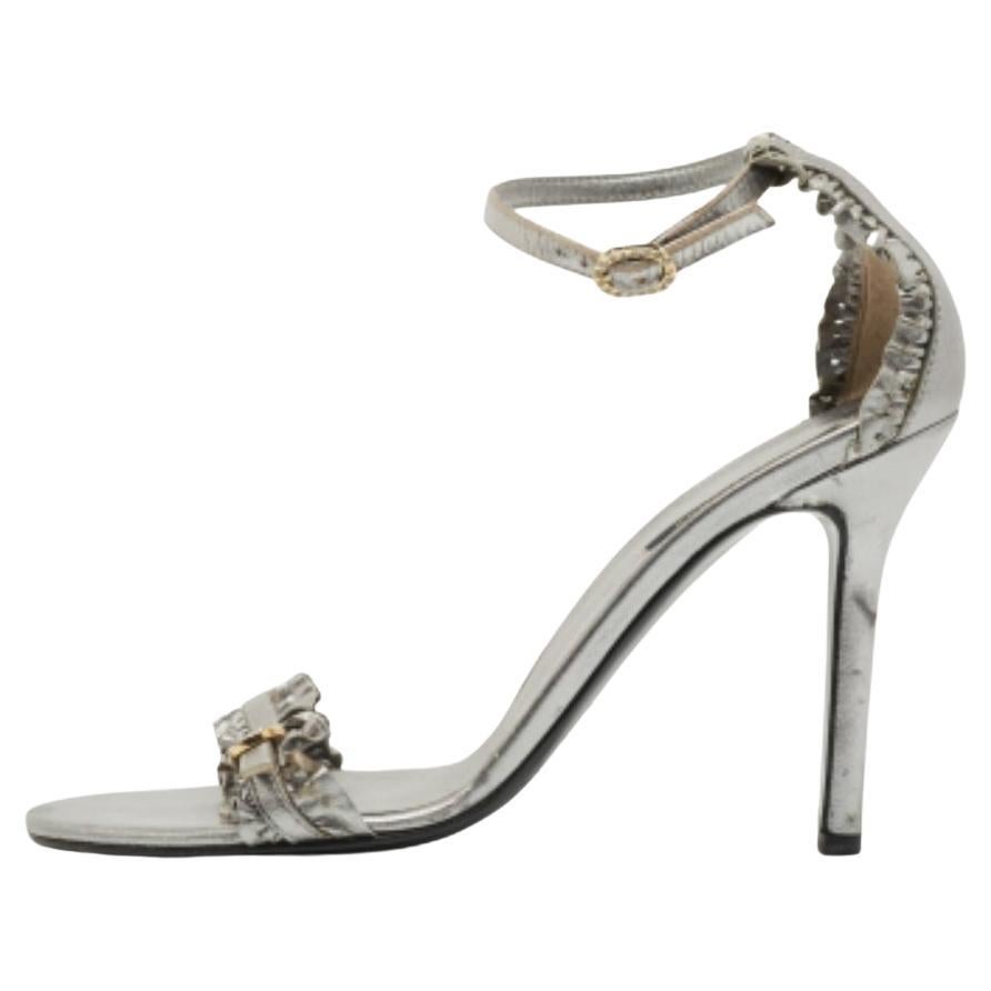 Sergio Rossi Metallic Graue Sandalen mit Rüschen aus Leder und Knöchelriemen Größe 40