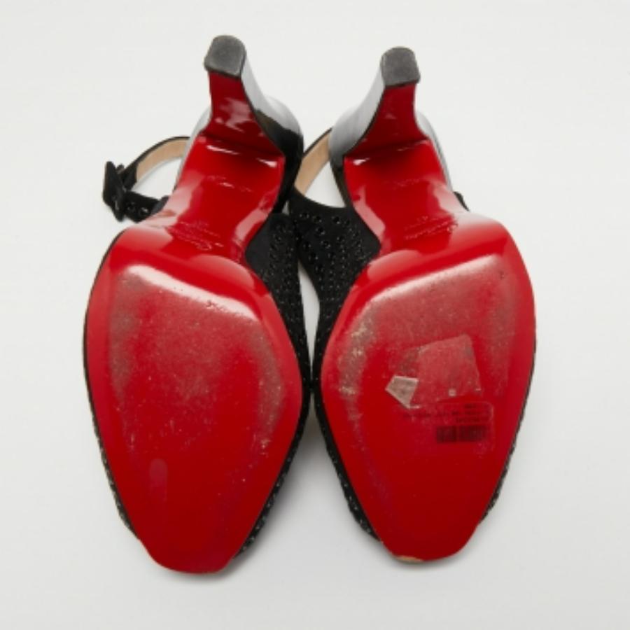 Noir Christian Louboutin Aicha Slingback Pumps en daim noir Taille 41 en vente
