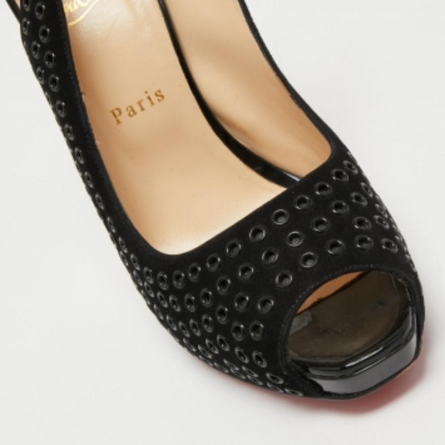 Christian Louboutin Aicha Slingback Pumps en daim noir Taille 41 Bon état - En vente à Dubai, Al Qouz 2