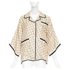 GUCCI GARDEN 2018 Chemise de pyjama en soie beige imprimée Monogram « Guccify » IT38