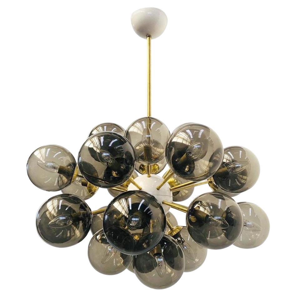 Lampadario Ovale Sputnik di Fabio Ltd