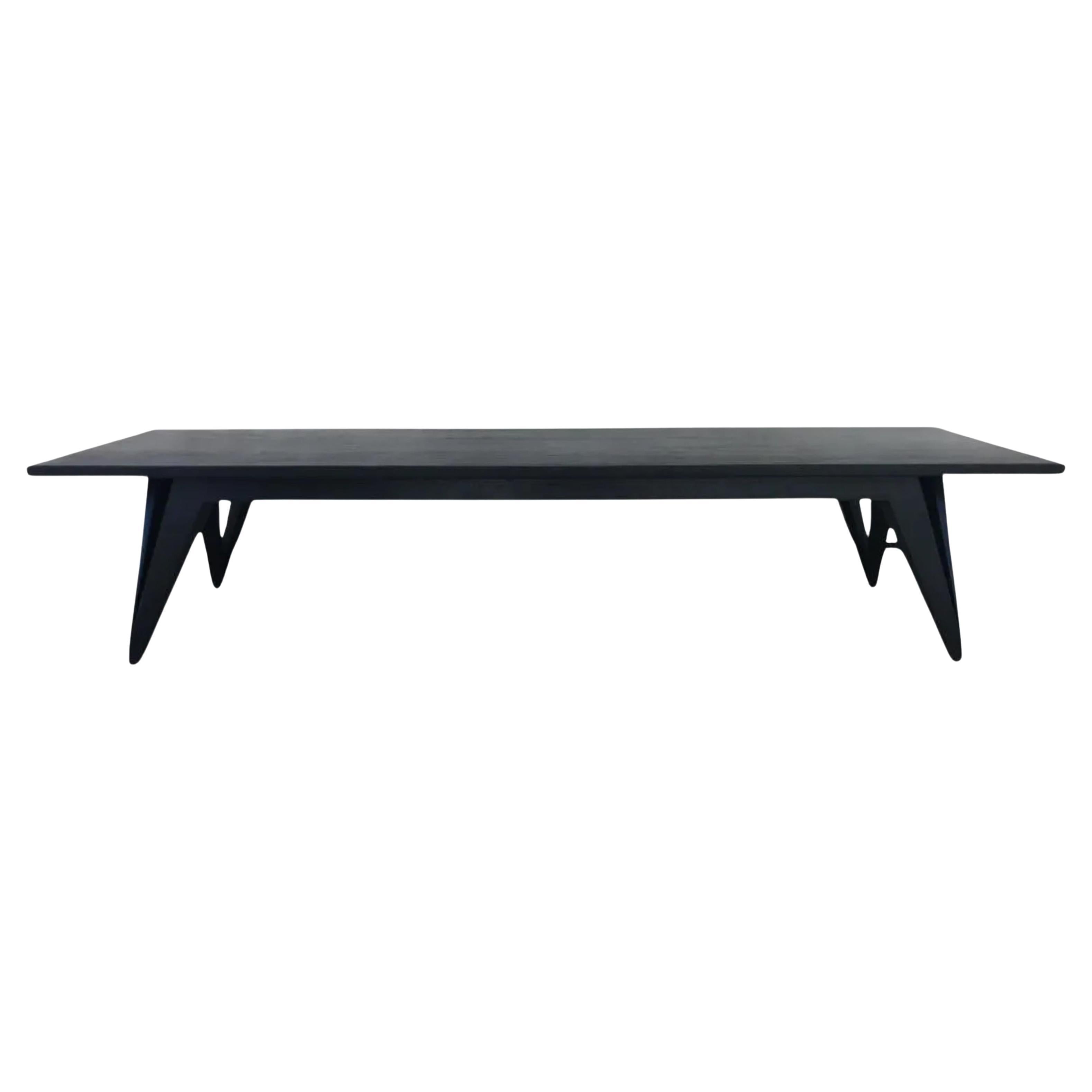 Mid-Century Modern Schwarze Massivholzbank mit geteilten, konischen Beinen im Angebot