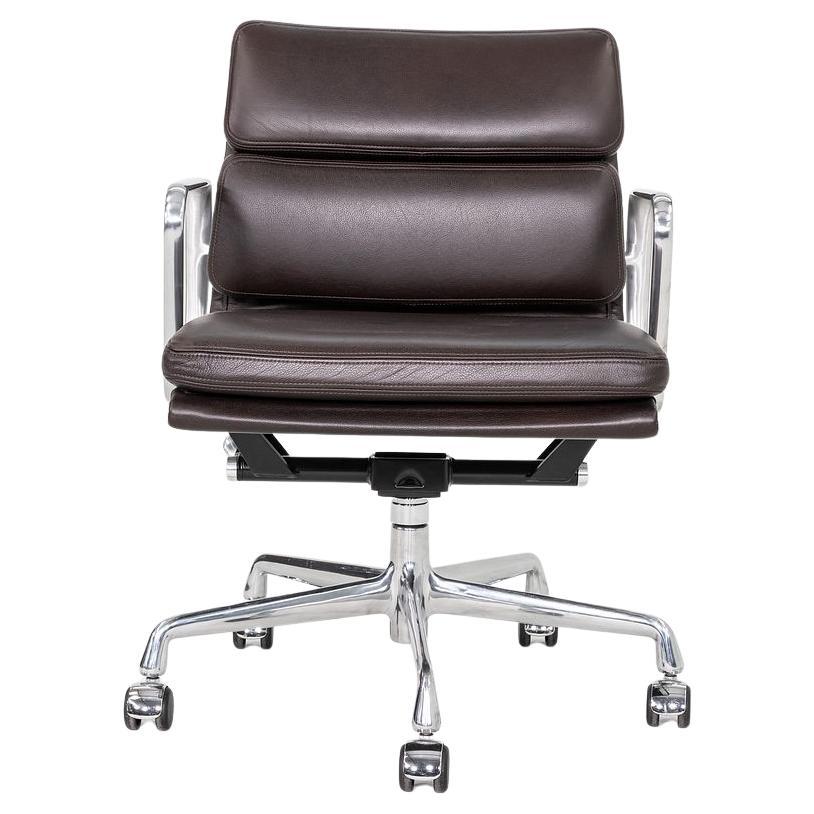 2019 Herman Miller Eames Soft Pad Management Schreibtischstuhl in braunem Leder