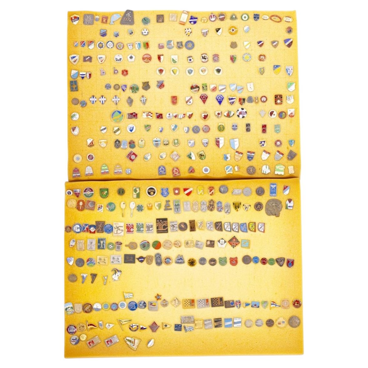 Sports collectibles - Collection of pins, emblems and badges - 380