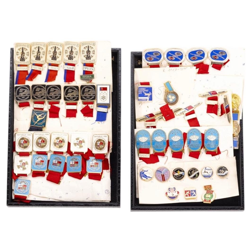 Sports collections - Collection of pins, emblems and badges - 125