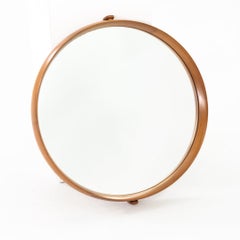 Miroir rond en teck « Luxus », créé dans les années 1960 par Uno et Östen Kristiansson, en provenance de Suède