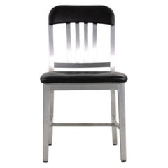 Emeco 1022 Navy Classic Esszimmerstuhl aus den 2020er Jahren mit Lederbezug