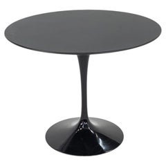 Mesa de comedor «Tulip» de Eero Saarinen para Knoll, 2018, en laminado negro, 35"