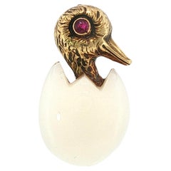 Cartier Paris Duck Brooch Chalcedony Egg 18K Yellow Gold