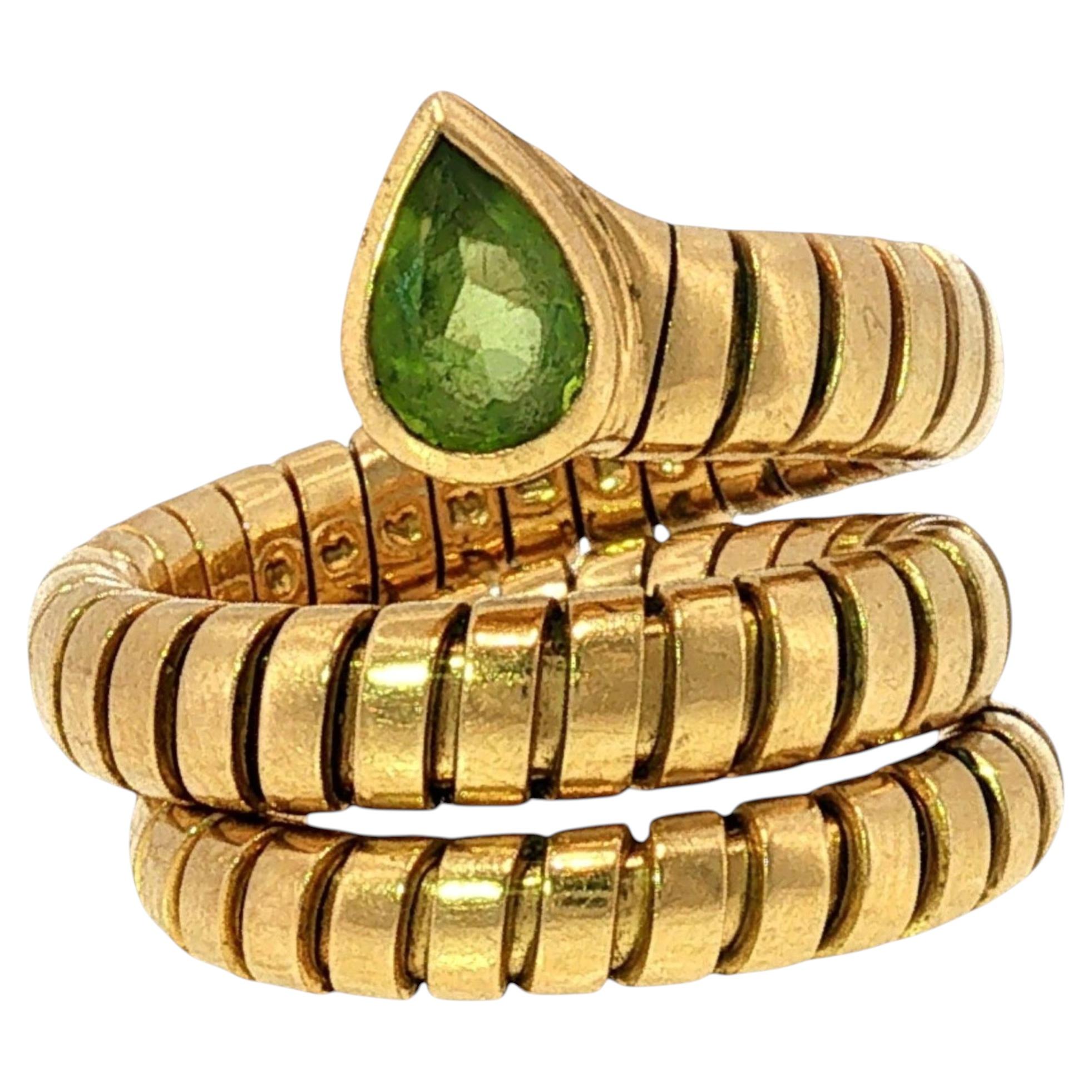 Pre-owned Bulgari Serpenti Tubogas Peridot Ring 18k Yellow Gold