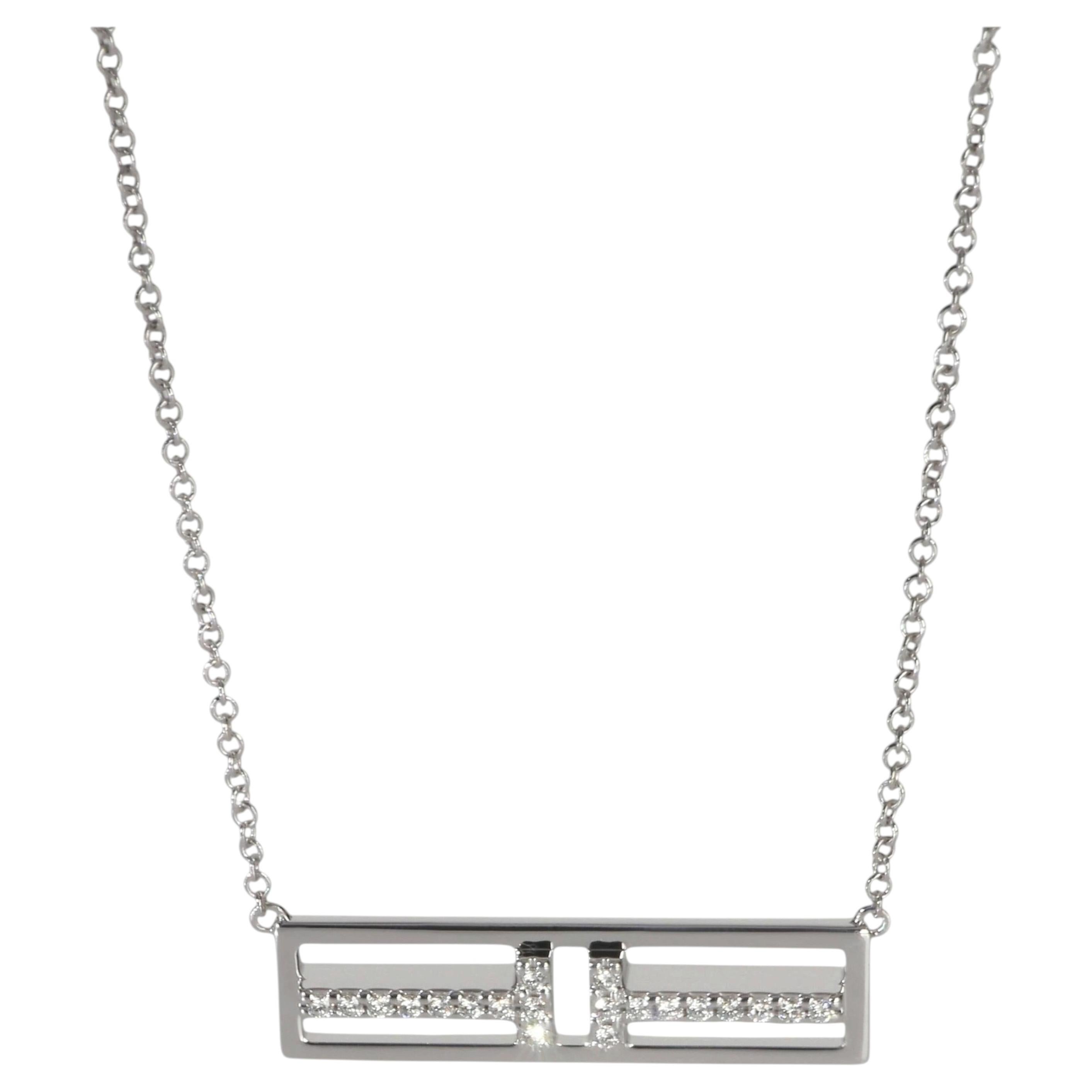 Tiffany & Co. Pendentif barre horizontale en or blanc avec diamants Tiffany T en vente