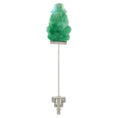 Broche antique en or blanc 18 carats avec jabot en jade sculpté MF14-082526