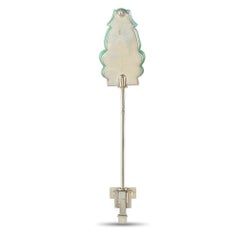 Broche antique en or blanc 18 carats avec jabot en jade sculpté MF14-082526
