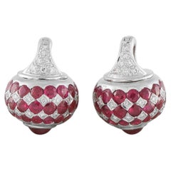 Pendientes colgantes de oro blanco de 18 quilates con diamantes y rubíes de 0,36 quilates MF06-080526
