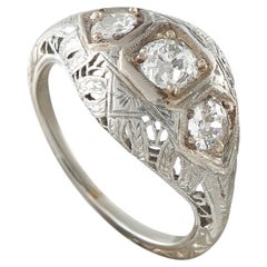 Antiker Platinring mit drei Diamanten (0,73 Karat) MF06-071726