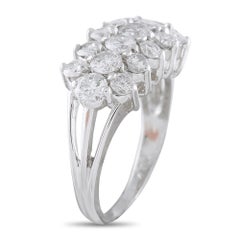 Bague en or blanc 18 carats avec un cluster de diamants de 2,0 carats MF17-082526