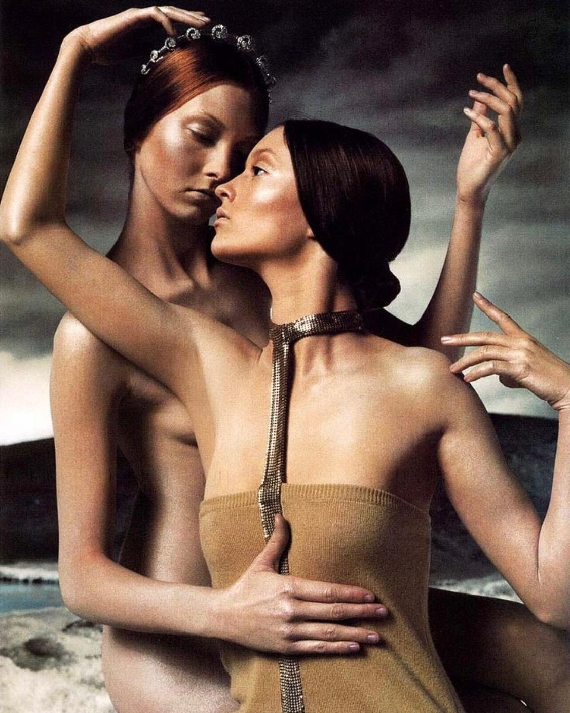 Presenting an Oroton choker Gianni Versace knit tube top designed by Donatella Versace. From the Fall/Winter 1998 collection, this top debuted as part of the season's ad campaign, modeled by Carolyn Murray and photographed by Steve Meisel. Oroton