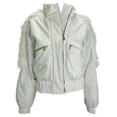 A/I 2004 Gucci by Tom Ford Giacca con cappuccio in piuma d'oca bianca con logo Tom Downing