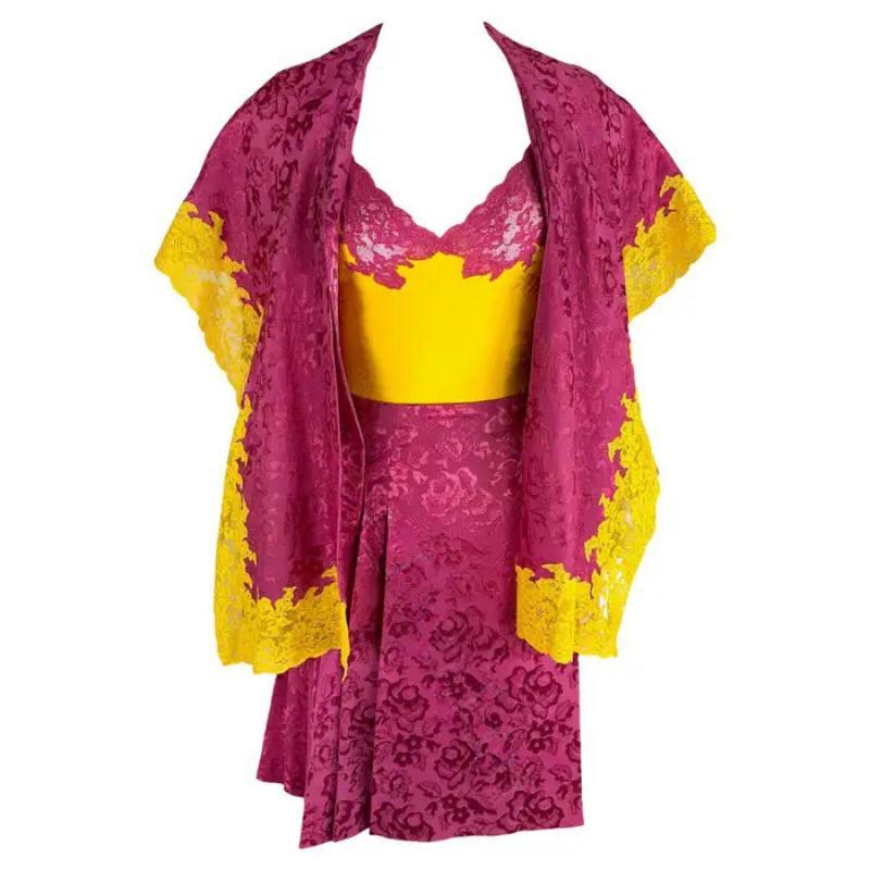 Tailleur jupe 3 pièces en dentelle rose et jaune Christian Dior par John Galliano, A/H 1998