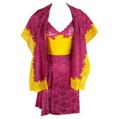 Tailleur jupe 3 pièces en dentelle rose et jaune Christian Dior par John Galliano, A/H 1998