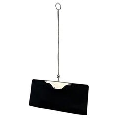 Pochette da sera anni 2000 Yves Saint Laurent in raso nero con anello in argento sterling