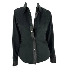 F/W 2000 Gucci by Tom Ford Camisa con cuello a presión y ribete de cuero negro con monograma GG